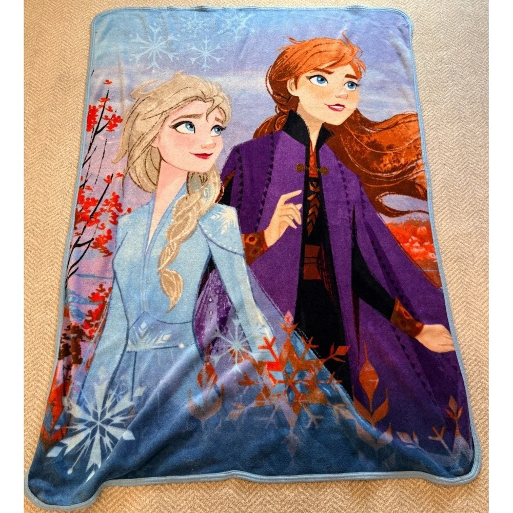 Disney Frozen 2, Magical Girls Ana & Elsa Throw Blanket, Approx. 3.5' x 5'